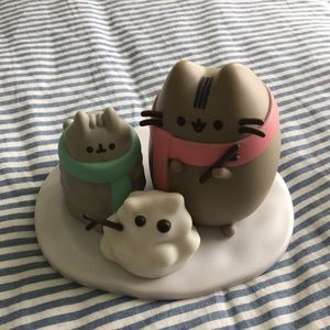 Christmas themed Pusheen vinyl figure